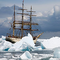 Het zeilschip Europa, een Nederlandse bark, gezien door opening in ijsberg, Port Charcot, Antarctica

