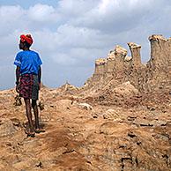 Man van de Afar stam in de Danakilwoestijn, Ethiopië