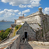 Het fort Castillo de los Tres Reyes Magos del Morro bewaakt de Baai van Havana, Cuba