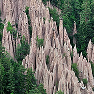 Aardpiramiden op het plateau van Renon te Longomoso / Lengmoos, Dolomieten, Italië
