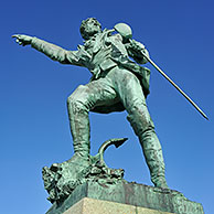Standbeeld van kaperkapitein Robert Surcouf door Alfred Caravaniez te Saint-Malo, Bretagne, Frankrijk
