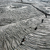 Patroon van gestolde lava in de Bahia Sullivan op het eiland Santiago, Galapagos
