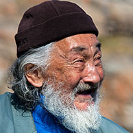 Portret van oude Inuit man van Uummannaq, Groenland

