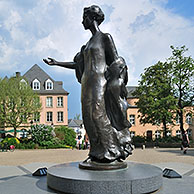 Standbeeld van groothertogin Charlotte op de Place Clairefontaine te Luxemburg, Groothertogdom Luxemburg
