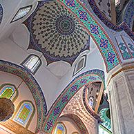 Interieur van de  Kocatepe moskee, grootste moskee in de Turkse hoofdstad Ankara, Turkije
