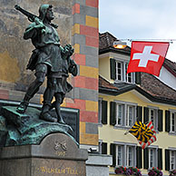 Monument voor Willem Tell en zoon te Altdorf, Zwitserland
