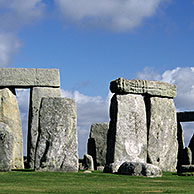 Het megalitisch monument Stonehenge uit de Jonge Steentijd, dichtbij het dorpje Amesbury, Wiltshire, UK
