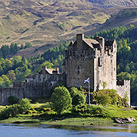 Het kasteel Eilean Donan in Loch Duich in de Schotse Highlands, Schotland, UK

