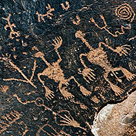 'Newspaper Rock', Anasazi petrogliefen op rots in het Petrified Forest National Park, Arizona, US